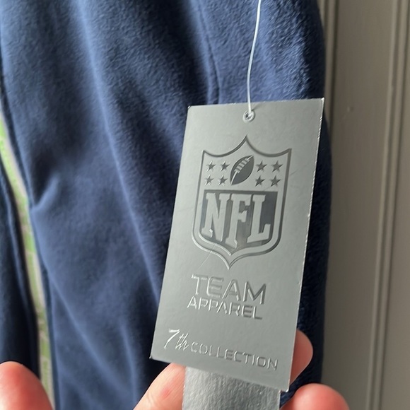 NWT Seattle Seahawks NFL Teams Men’s Full Zip Fleece Sweater Vest - Medium - Picture 5 of 8